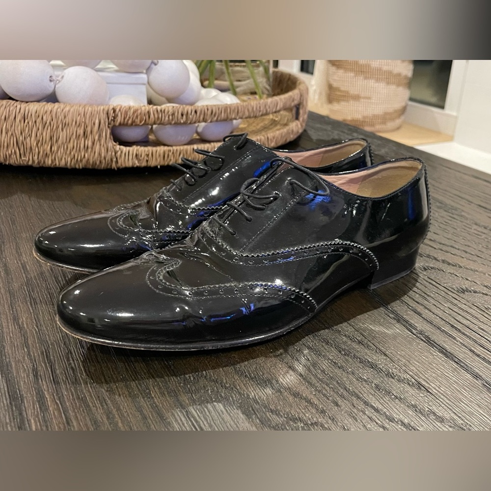 J Crew, patent leather cap toe woman’s shoe. Size 8.